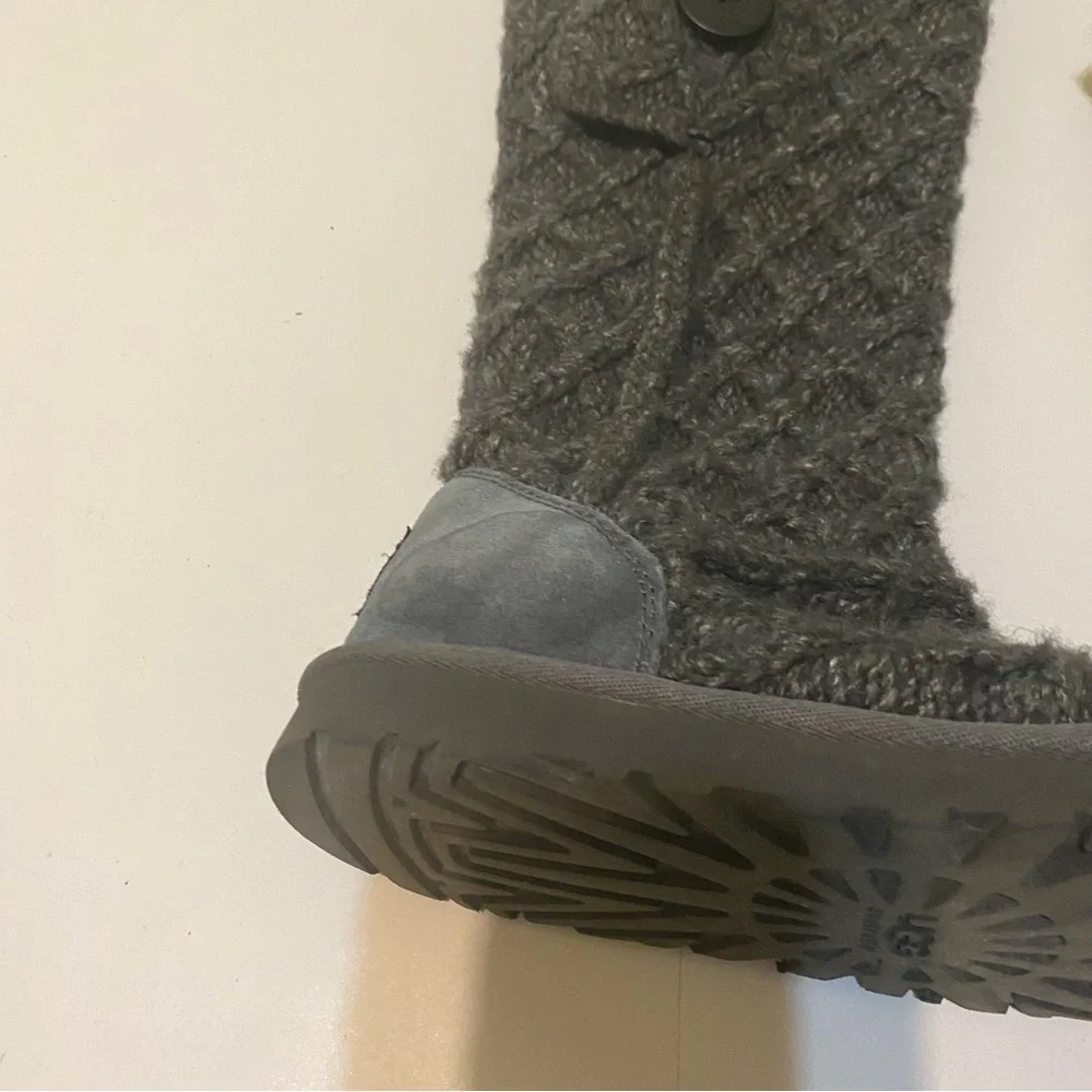 Ugg Australia gray sweater boots, size 6